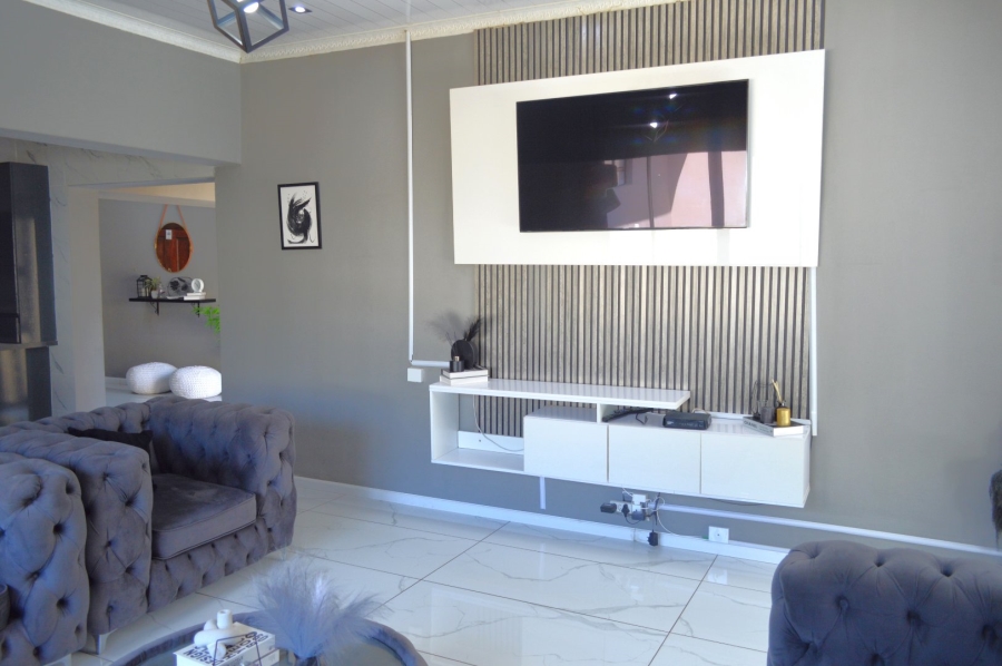 4 Bedroom Property for Sale in Wilkoppies North West